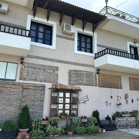 Bed & Breakfast Local Living Edi Berat Dış mekan fotoğraf