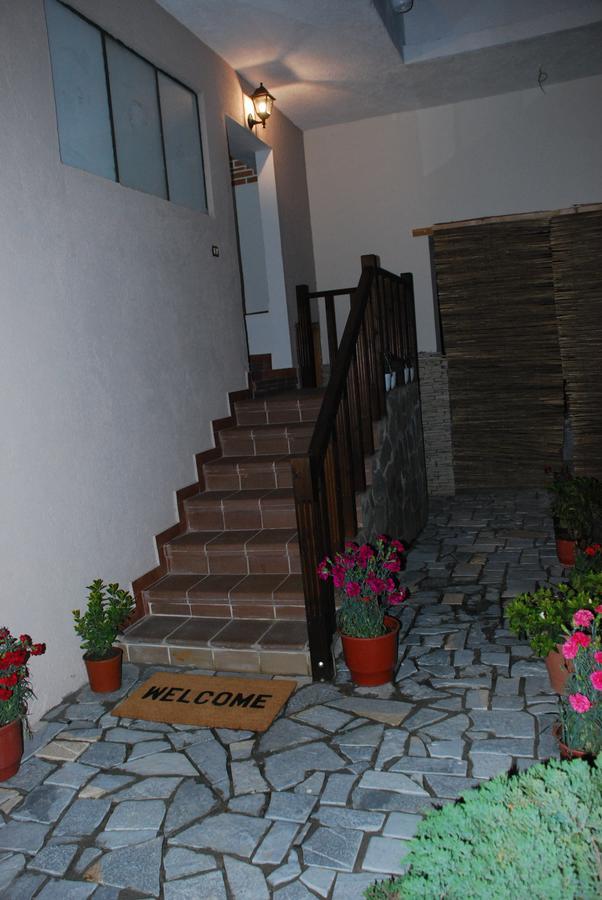 Bed & Breakfast Local Living Edi Berat Dış mekan fotoğraf