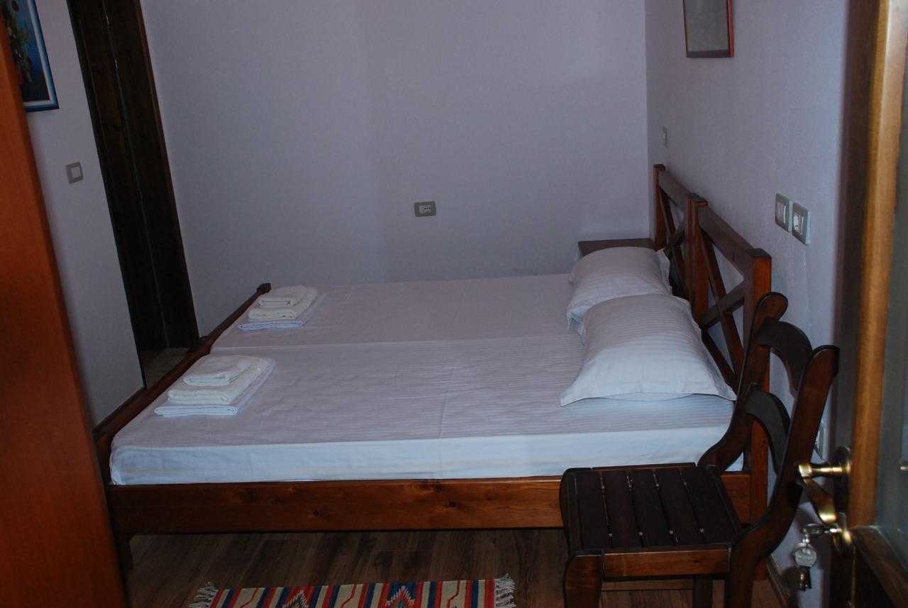 Bed & Breakfast Local Living Edi Berat Dış mekan fotoğraf