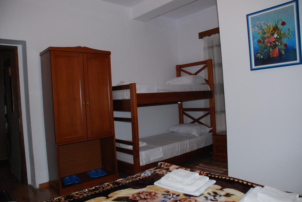 Bed & Breakfast Local Living Edi Berat Dış mekan fotoğraf