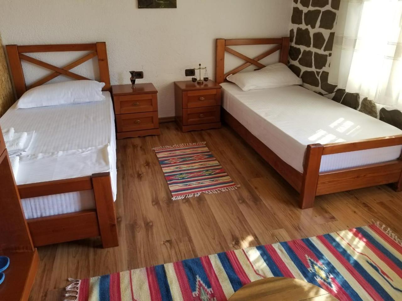 Bed & Breakfast Local Living Edi Berat Dış mekan fotoğraf